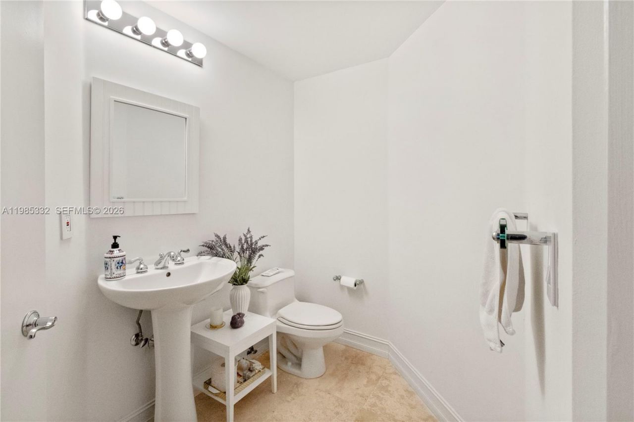 21050 Point Pl , Unit 604, Aventura, FL 33180 Photo