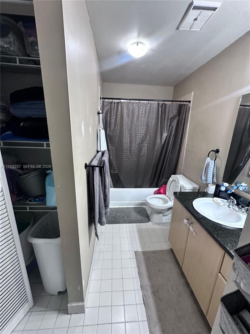 7220 NW 179th St , Unit 206, Hialeah, FL 33015 Photo