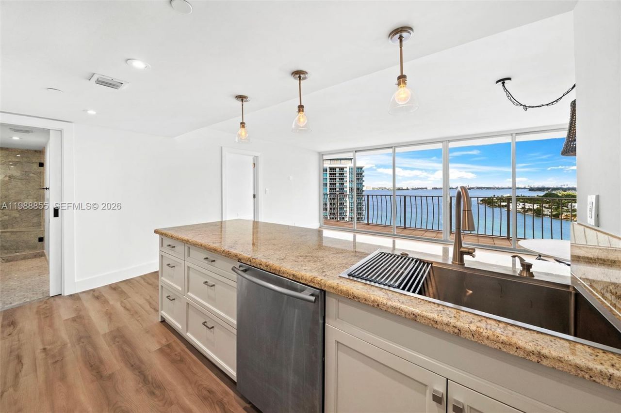 7601 E Treasure Dr , Unit 1915, North Bay Village, FL 33141 Photo