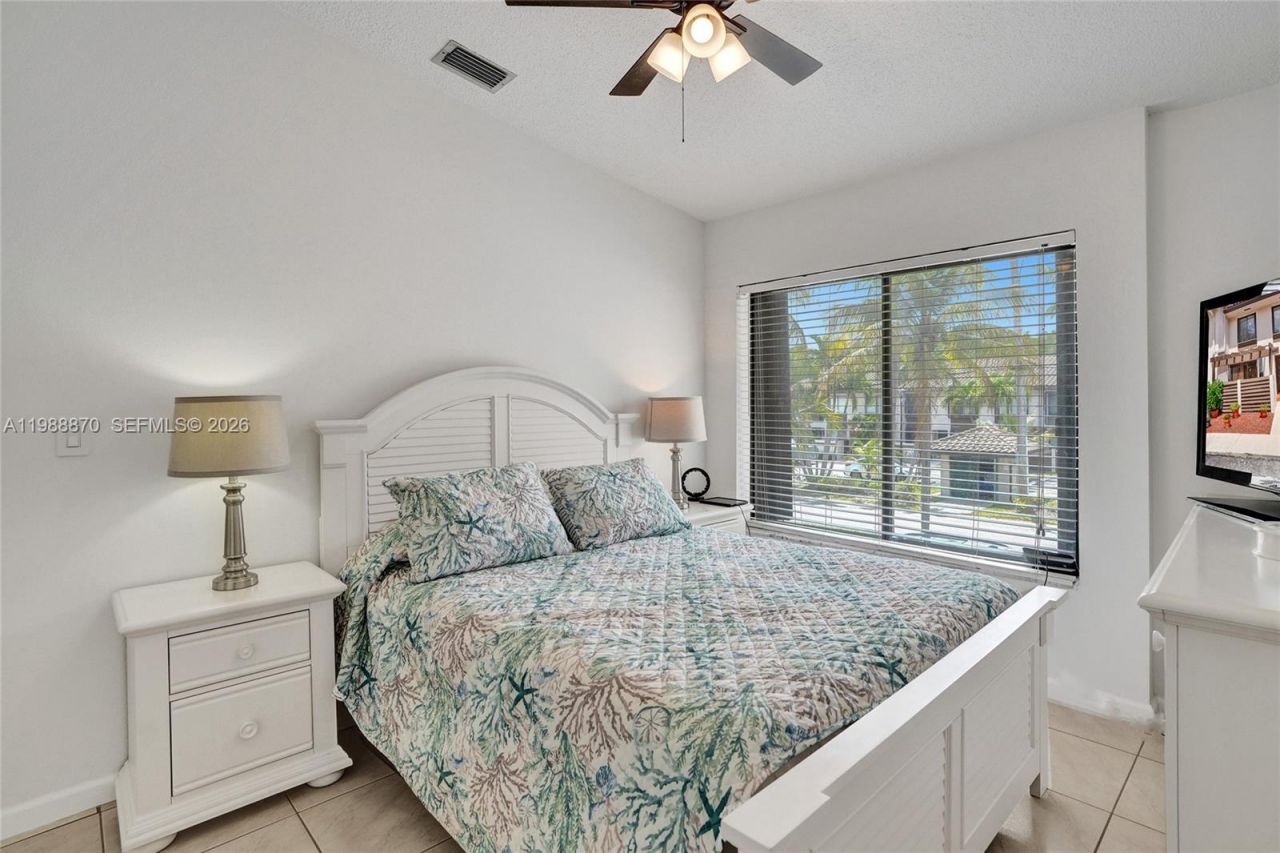 16465 NE 26th Ave, Unit 18, North Miami Beach, FL 33160 Photo