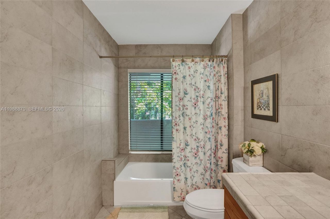 16465 NE 26th Ave, Unit 18, North Miami Beach, FL 33160 Photo