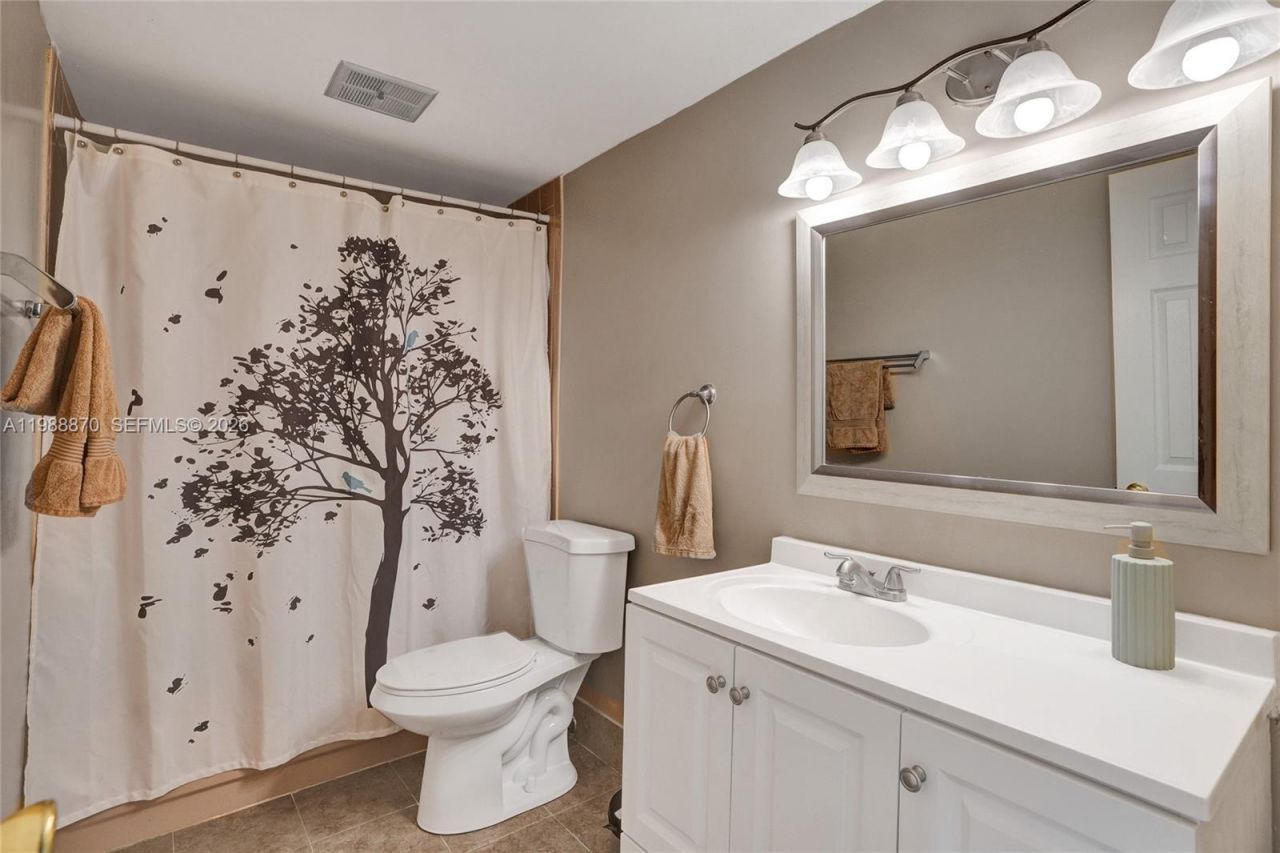 16465 NE 26th Ave, Unit 18, North Miami Beach, FL 33160 Photo