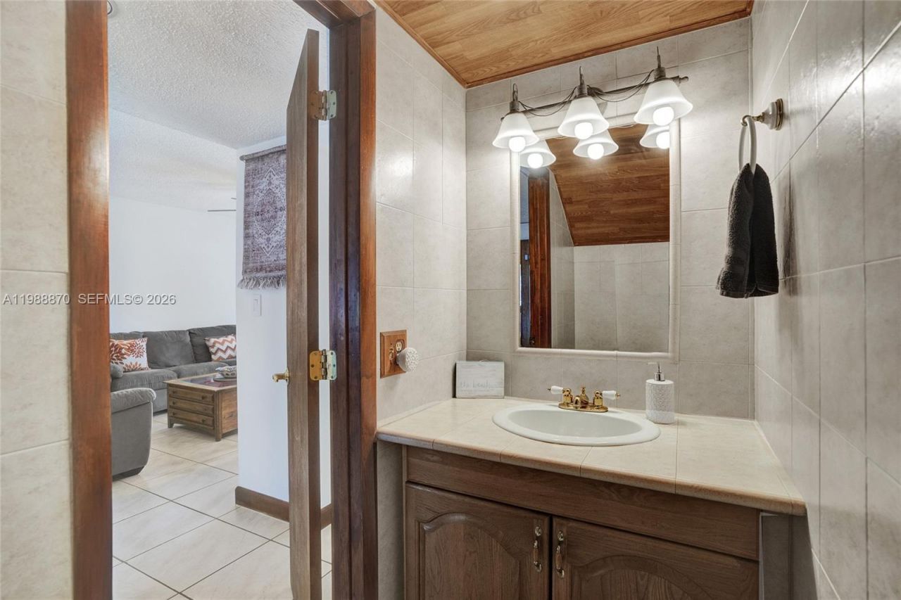 16465 NE 26th Ave, Unit 18, North Miami Beach, FL 33160 Photo