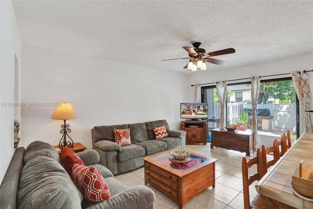 16465 NE 26th Ave, Unit 18, North Miami Beach, FL 33160 Photo