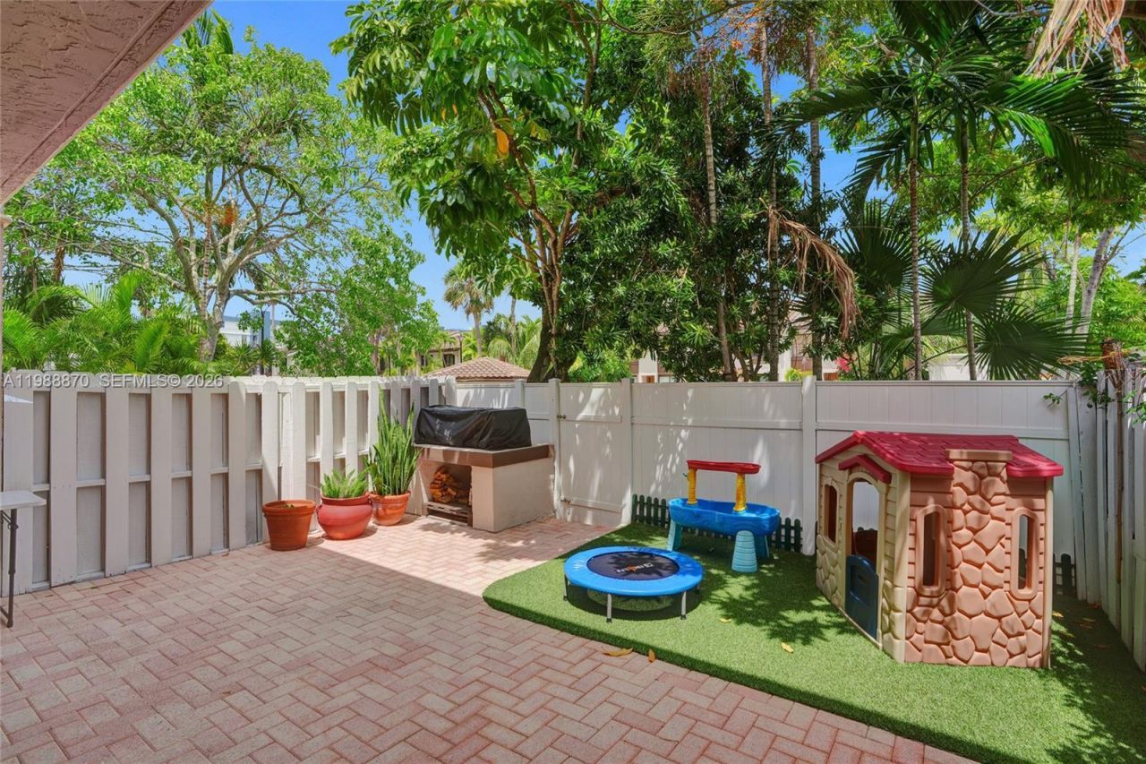 16465 NE 26th Ave, Unit 18, North Miami Beach, FL 33160 Photo