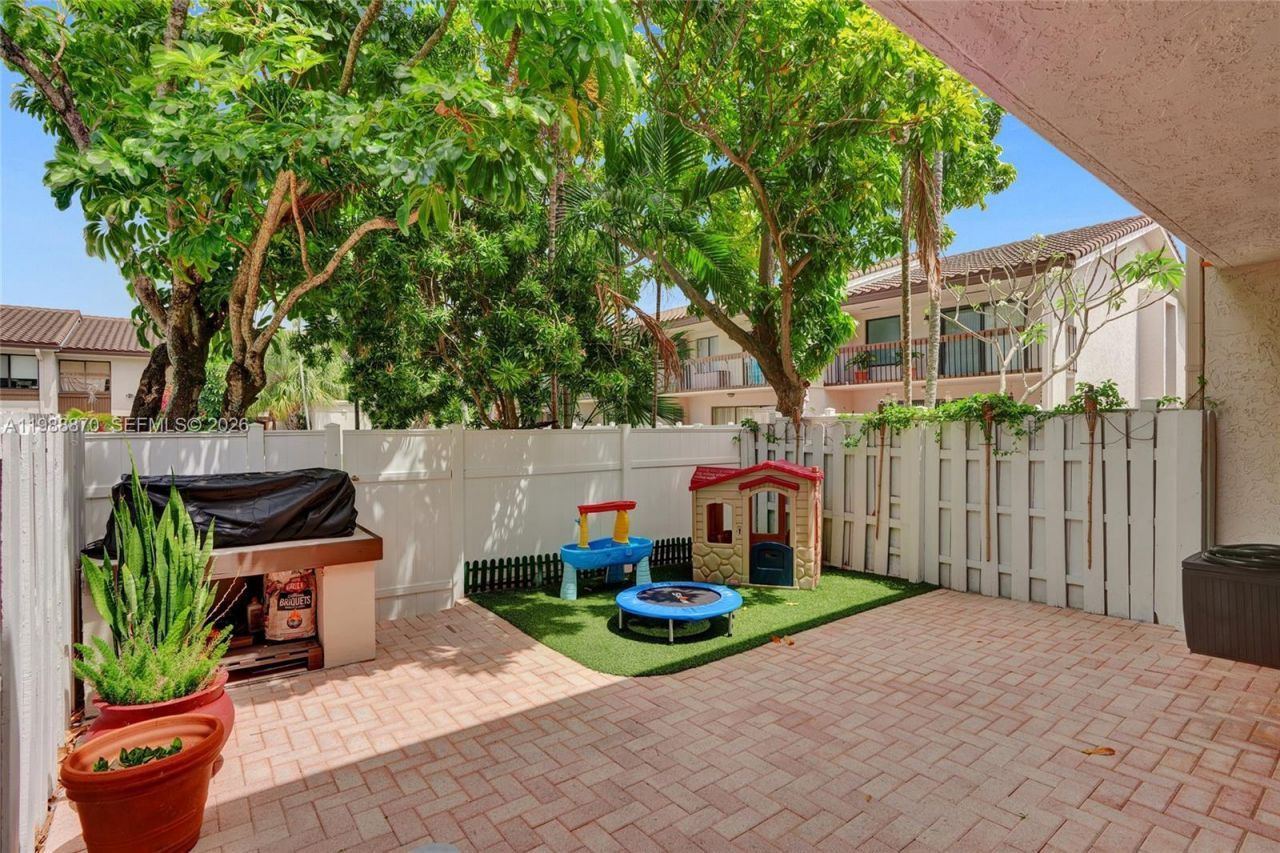 16465 NE 26th Ave, Unit 18, North Miami Beach, FL 33160 Photo