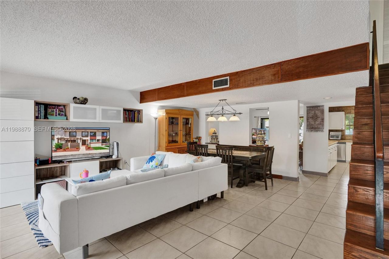 16465 NE 26th Ave, Unit 18, North Miami Beach, FL 33160 Photo