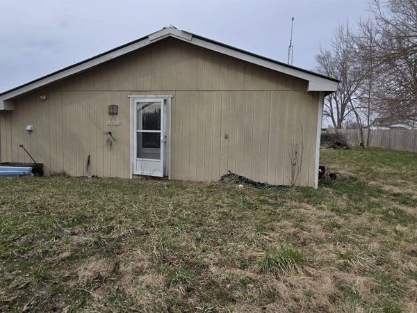 180 W Garfield Street, Laketon, IN 46943