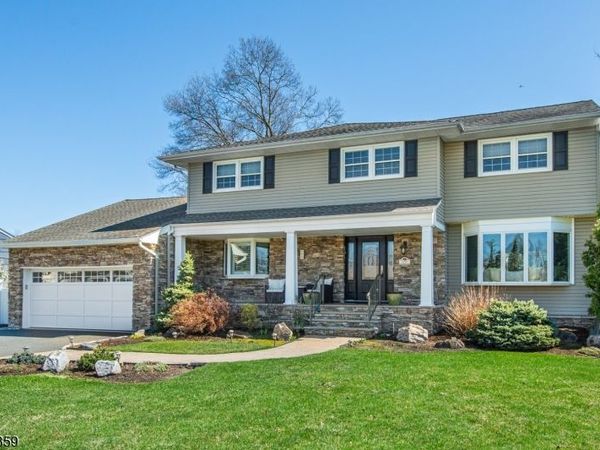 19 Caryn Place, Fairfield, NJ 07004