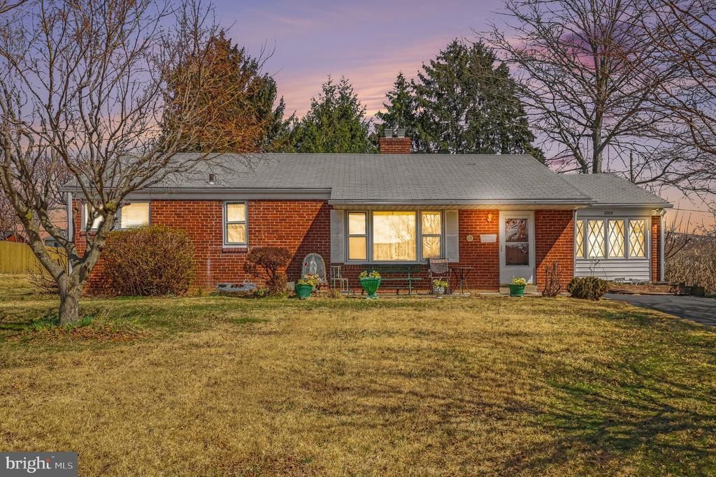 2203 Dickens Lane, Broomall, PA 19008 Main Photo