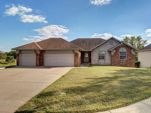 3582 N Thistlewood Court, Springfield, MO 65803
