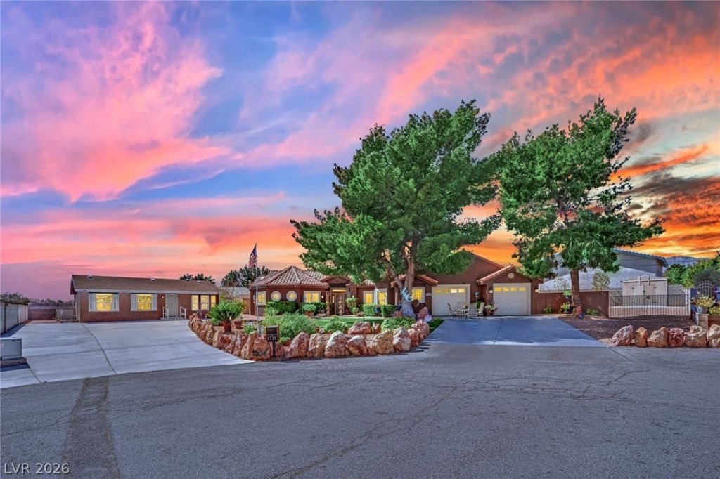 5725 N Durango Drive, Las Vegas, NV 89149 Main Photo