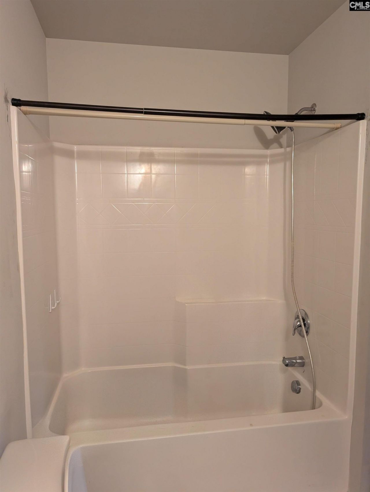 121 Graceland Court Photo 11