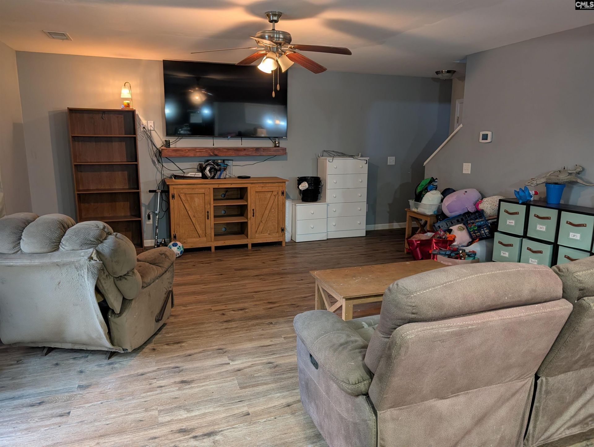 121 Graceland Court Photo 4