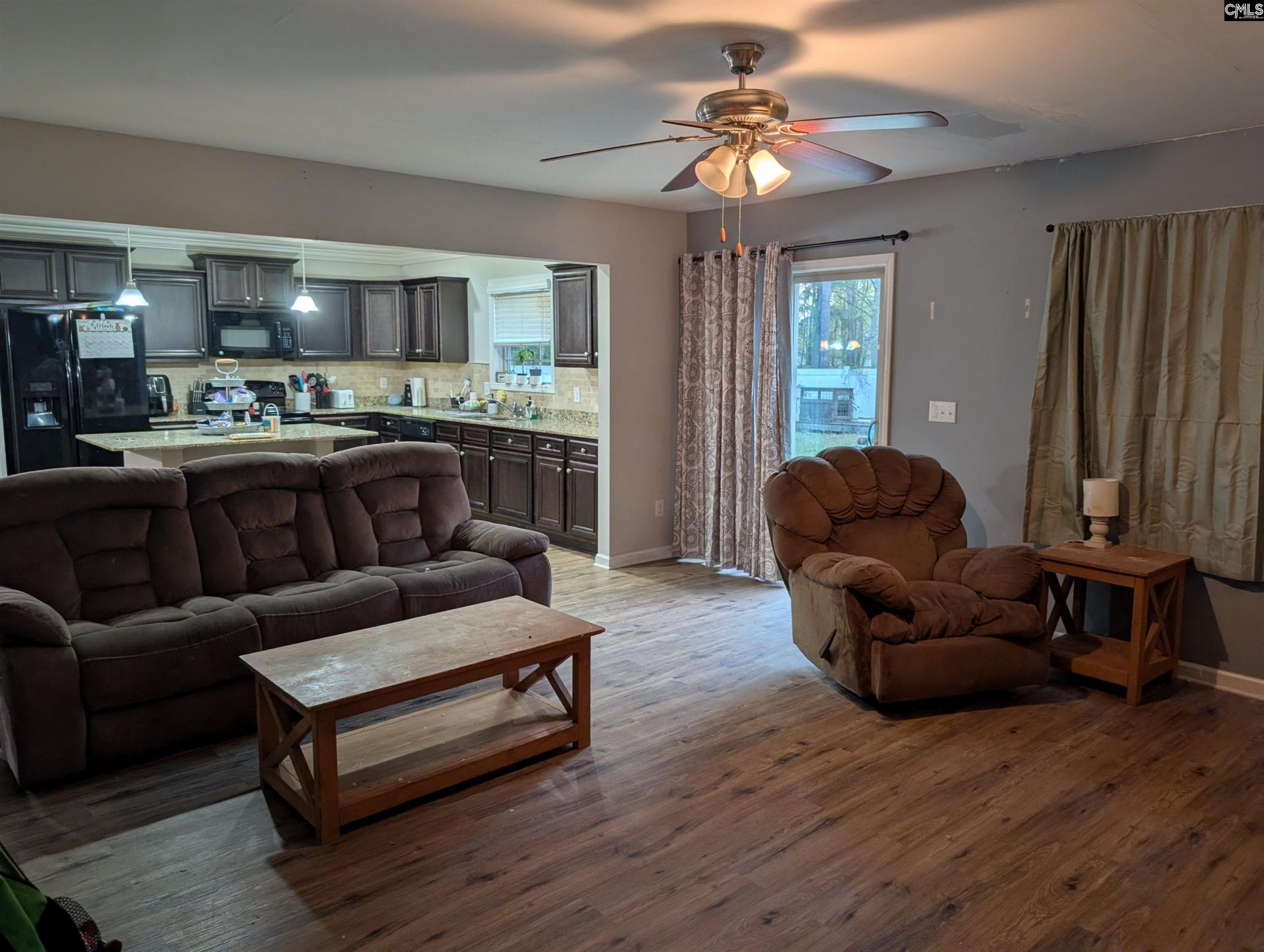 121 Graceland Court Photo 5