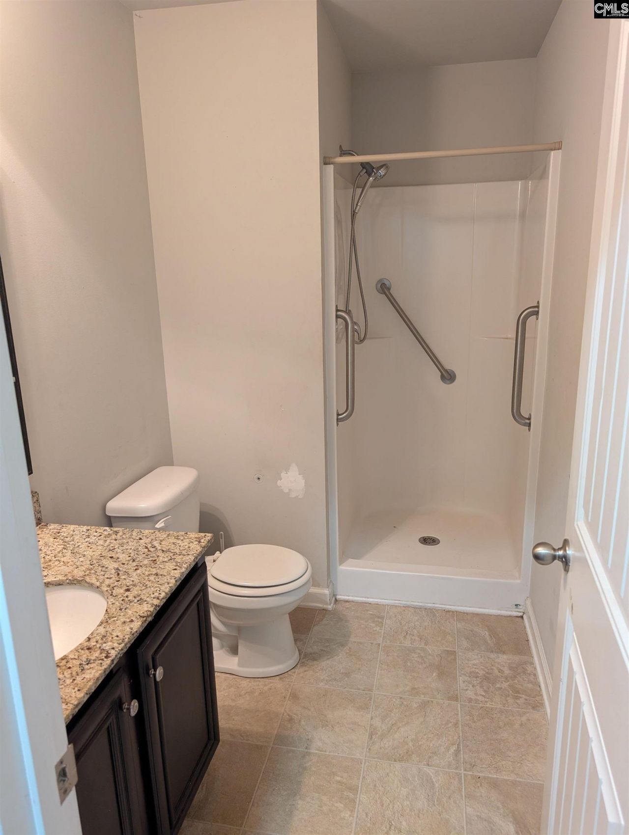 121 Graceland Court Photo 6