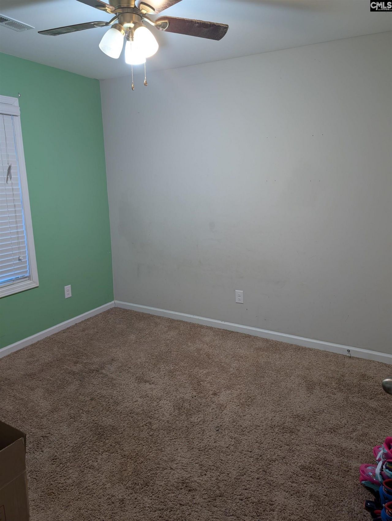 121 Graceland Court Photo 7