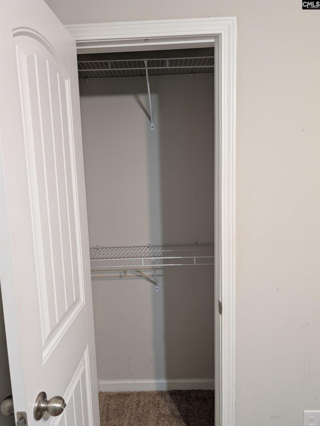 121 Graceland Court Photo 8