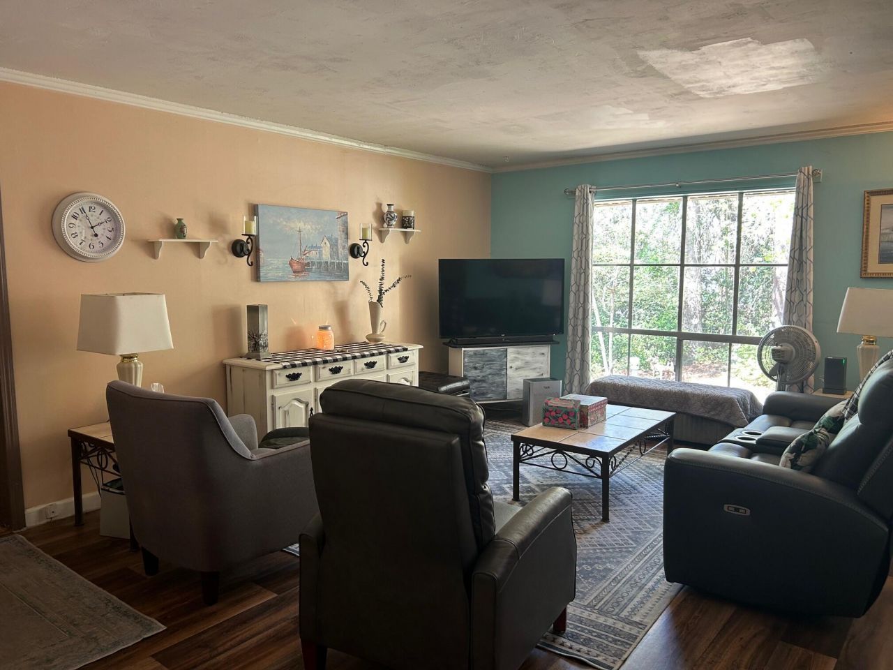 1000 Woodland Drive Photo 4