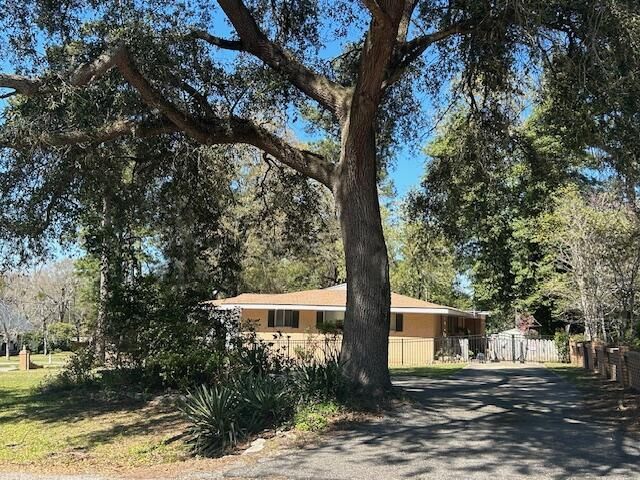 1000 Woodland Drive Photo 9