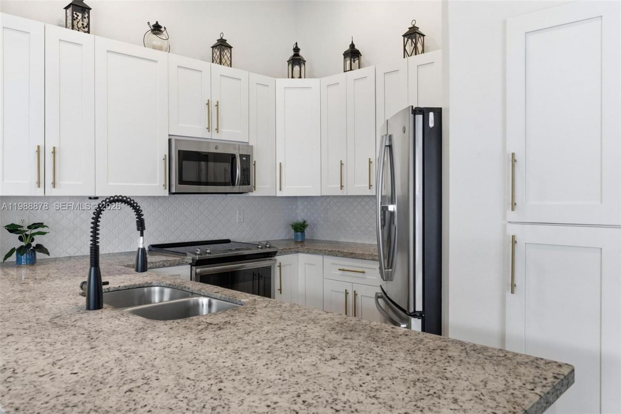 1315 Bayview Cir , Weston, FL 33326 Photo