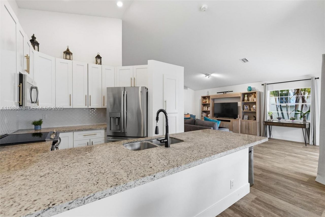 1315 Bayview Cir , Weston, FL 33326 Photo