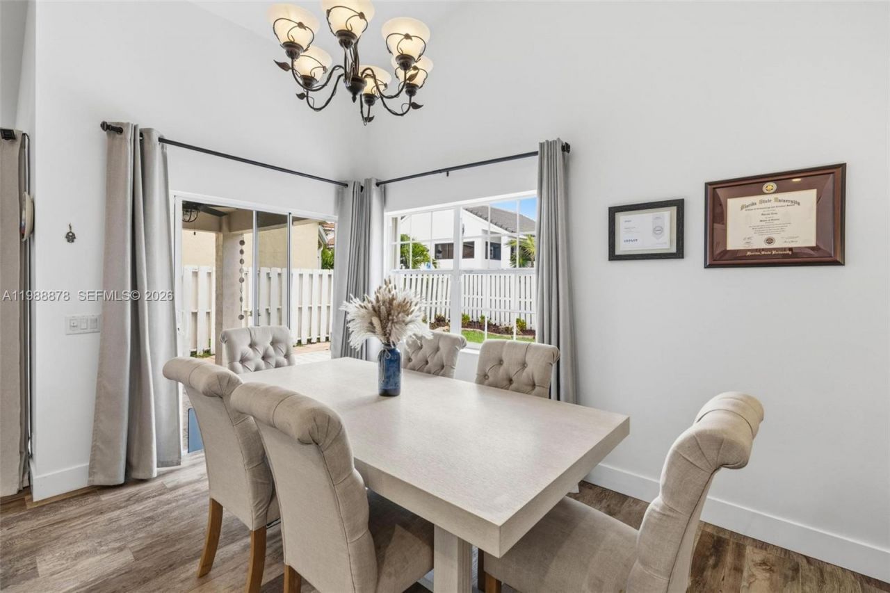 1315 Bayview Cir , Weston, FL 33326 Photo