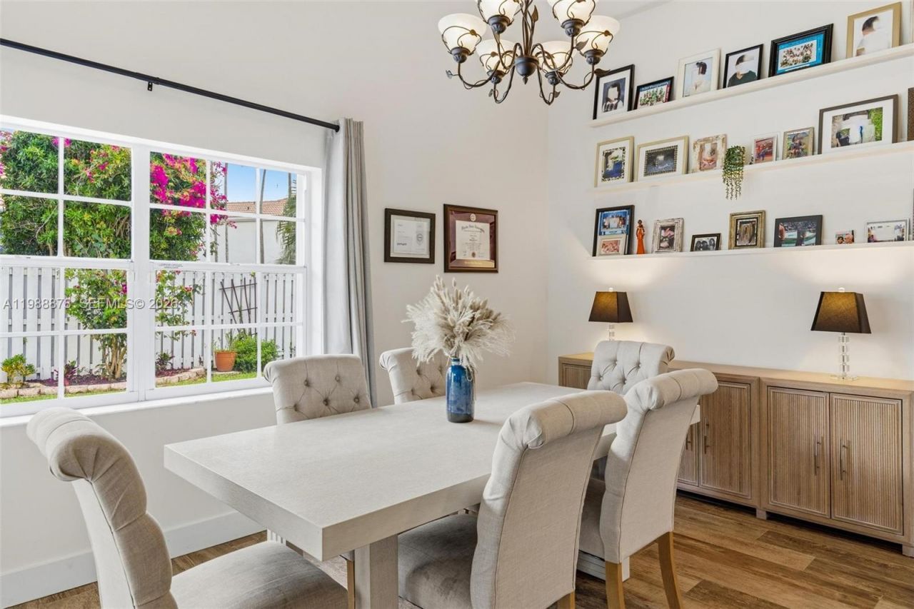 1315 Bayview Cir , Weston, FL 33326 Photo