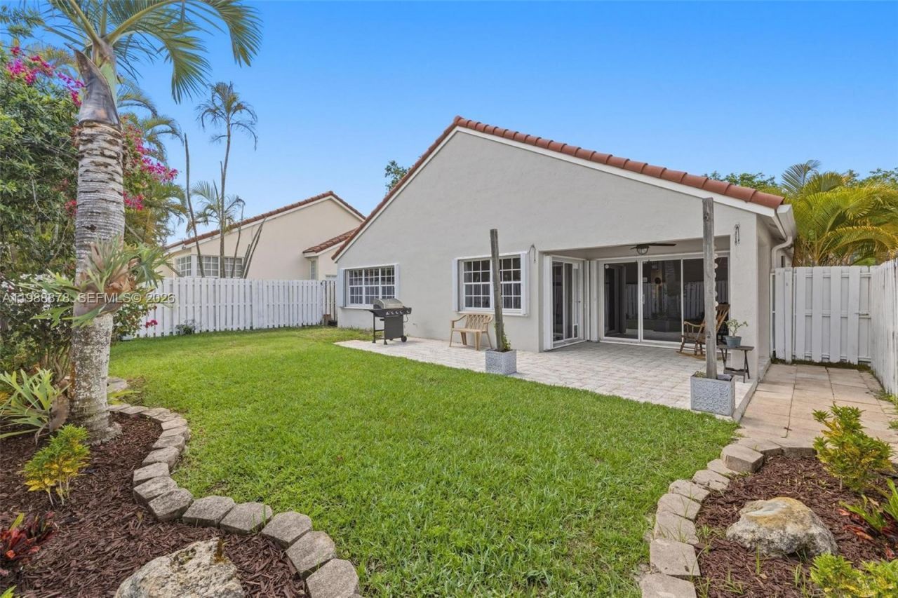 1315 Bayview Cir , Weston, FL 33326 Photo