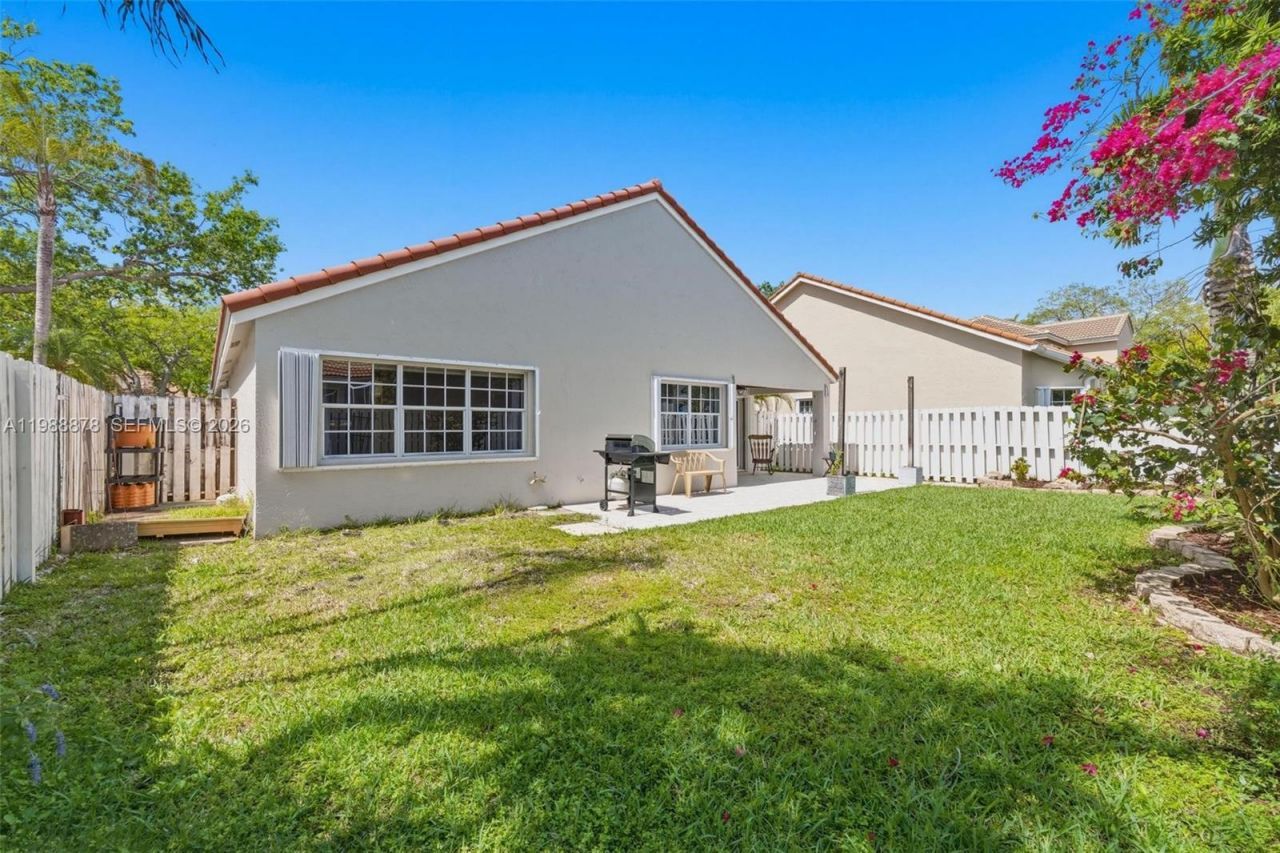 1315 Bayview Cir , Weston, FL 33326 Photo