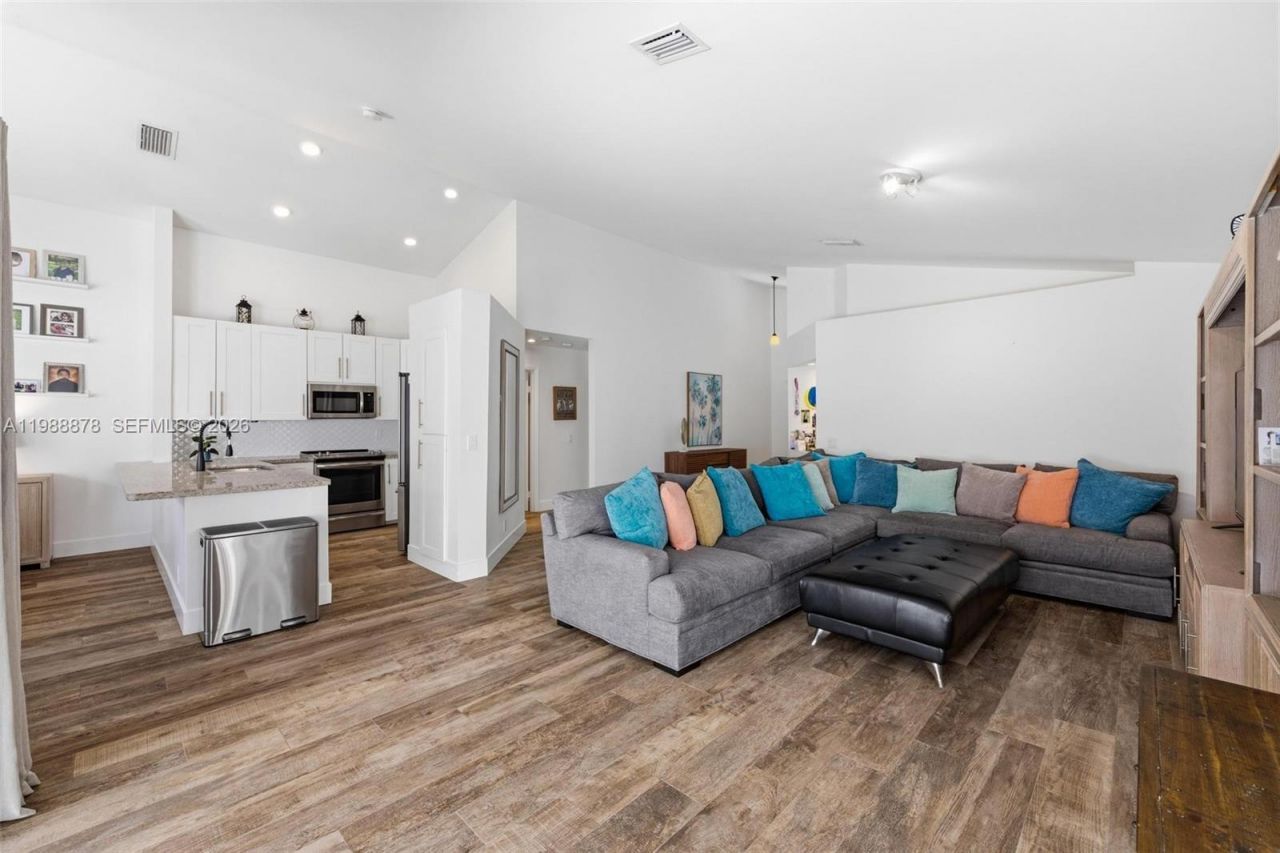 1315 Bayview Cir , Weston, FL 33326 Photo