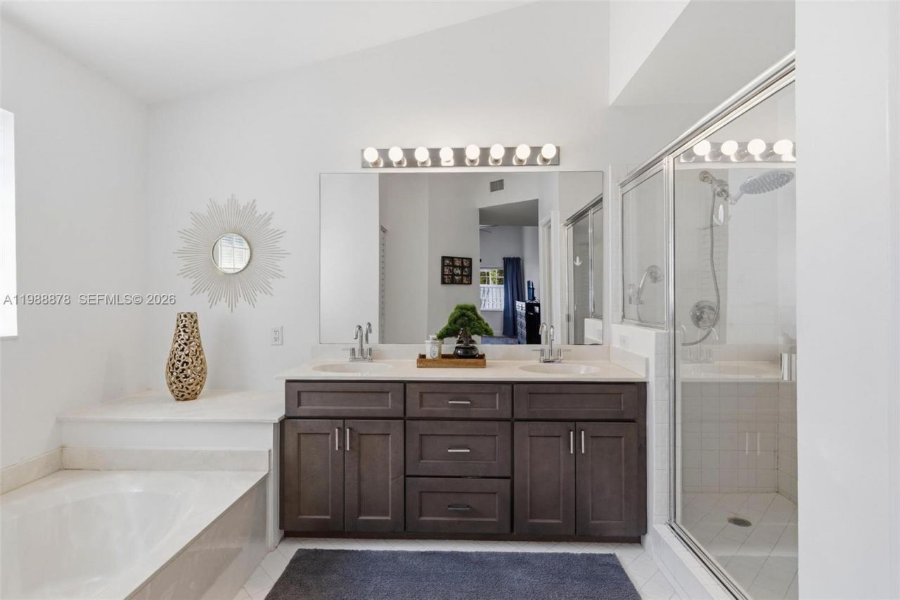 1315 Bayview Cir , Weston, FL 33326 Photo