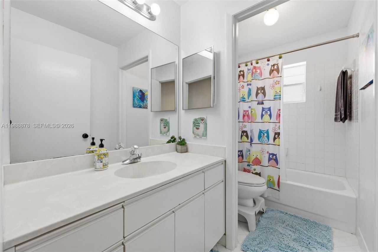 1315 Bayview Cir , Weston, FL 33326 Photo