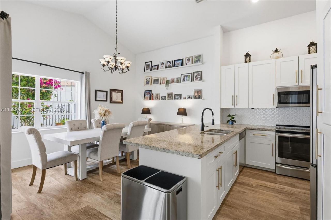 1315 Bayview Cir , Weston, FL 33326 Photo