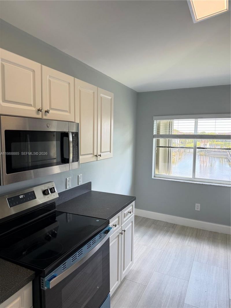 165 NW 96th Ter , Unit 3-308, Pembroke Pines, FL 33024 Photo