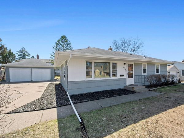 1236 Roma Avenue, Roseville, MN 55113