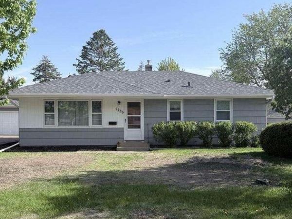 1236 Roma Avenue, Roseville, MN 55113