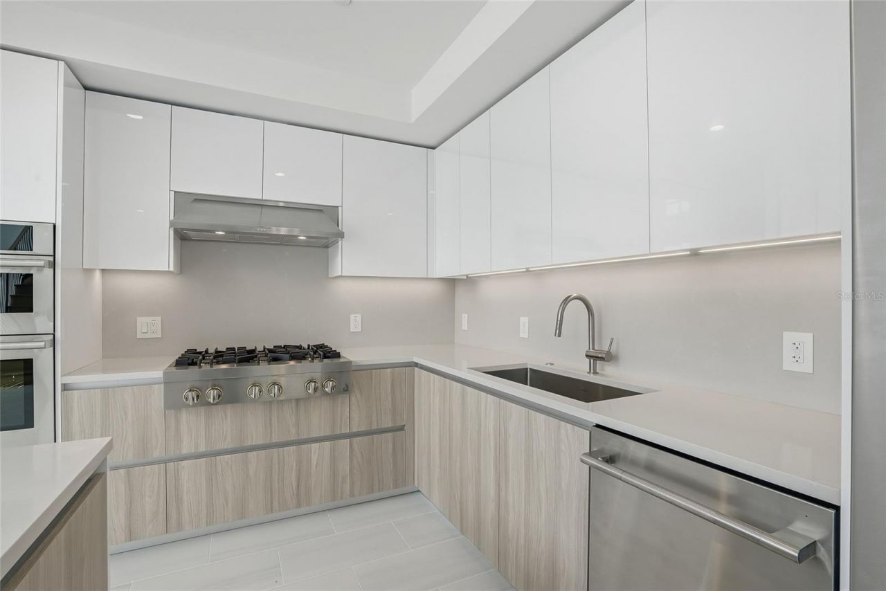 400 Central Avenue, Unit 303, Saint Petersburg, FL 33701 Photo