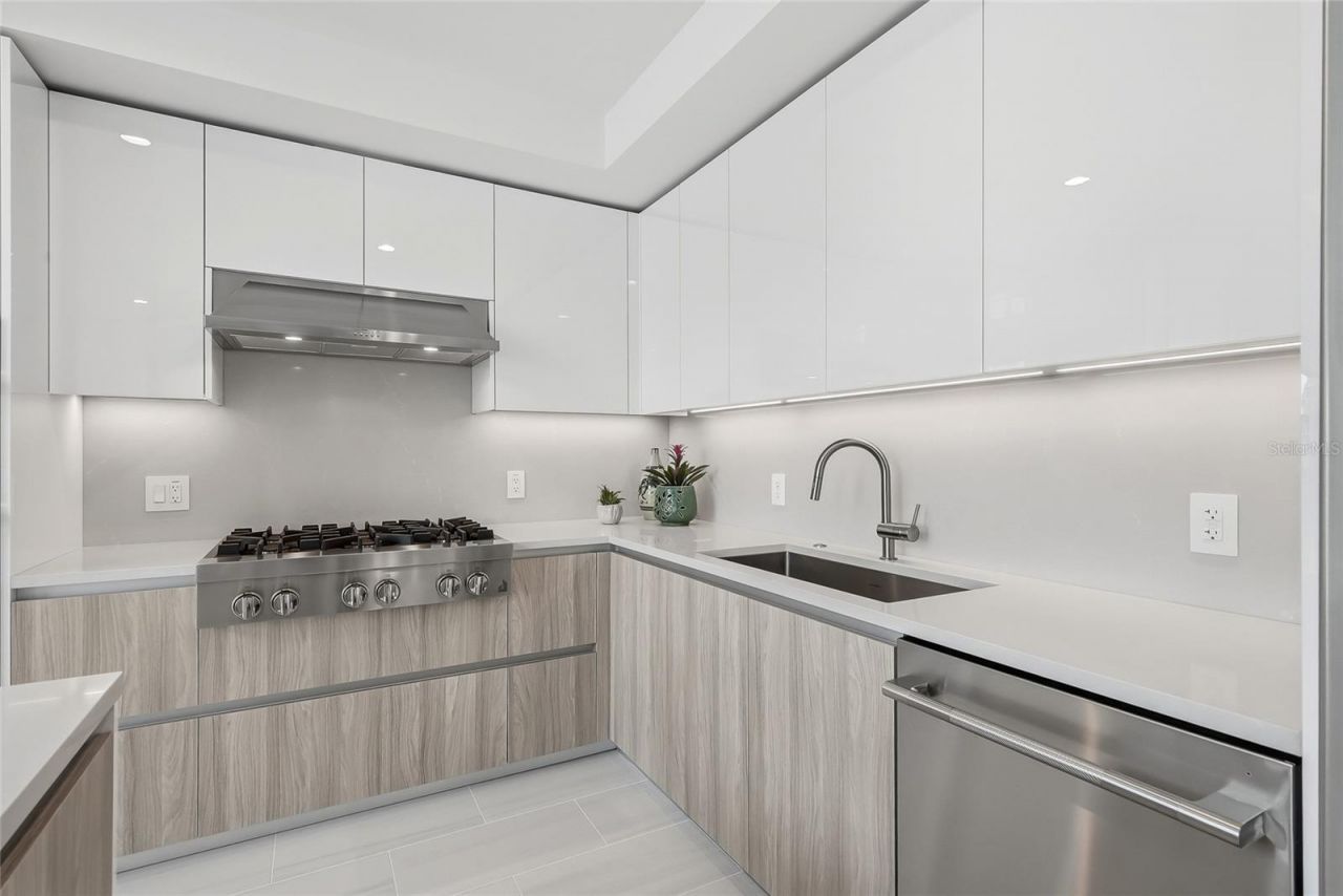 400 Central Avenue, Unit 303, Saint Petersburg, FL 33701 Photo