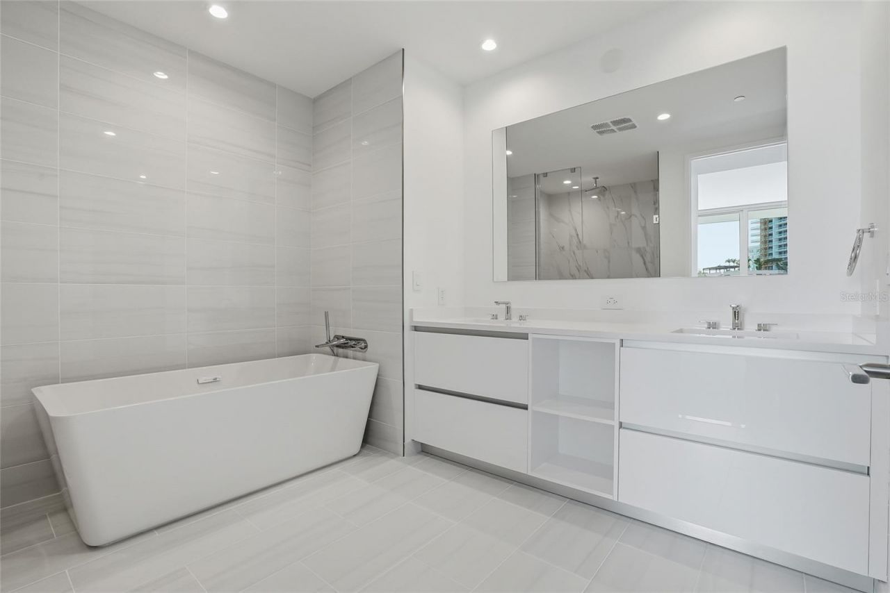 400 Central Avenue, Unit 303, Saint Petersburg, FL 33701 Photo