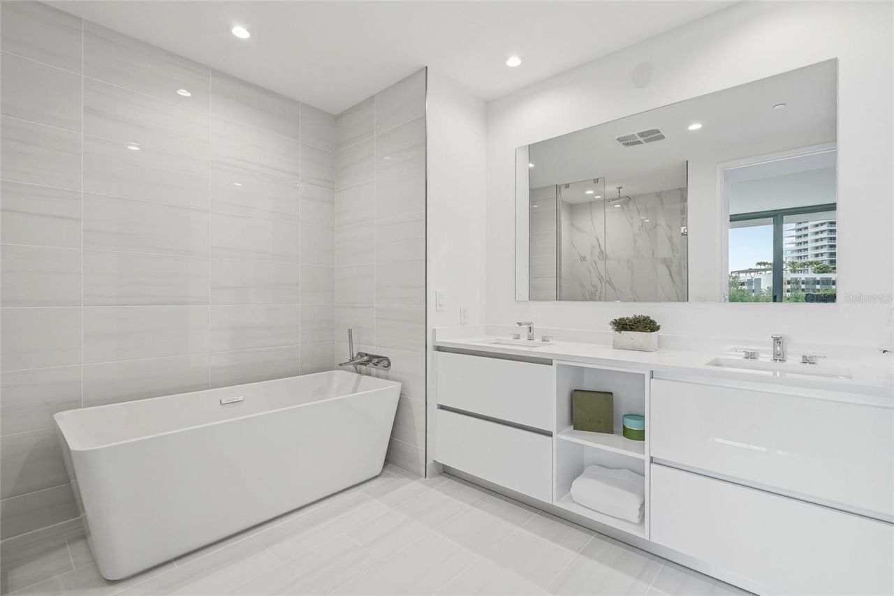 400 Central Avenue, Unit 303, Saint Petersburg, FL 33701 Photo