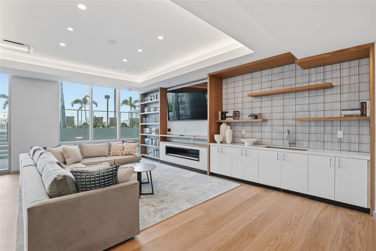 400 Central Avenue, Unit 303, Saint Petersburg, FL 33701 Photo