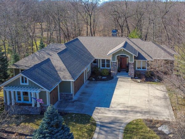 4209 N Oak Pointe NE, Grand Rapids, MI 49525