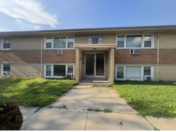 18446 Torrence Avenue, Unit 2E, Lansing, IL 60438