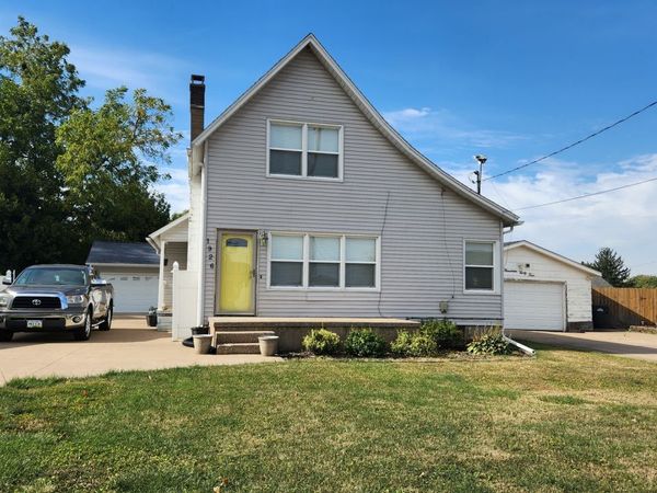 1926 N 5th Street , Clinton, IA 52732