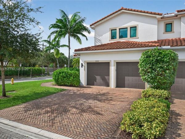 5999 E Brookfield Cir E , Hollywood, FL 33312