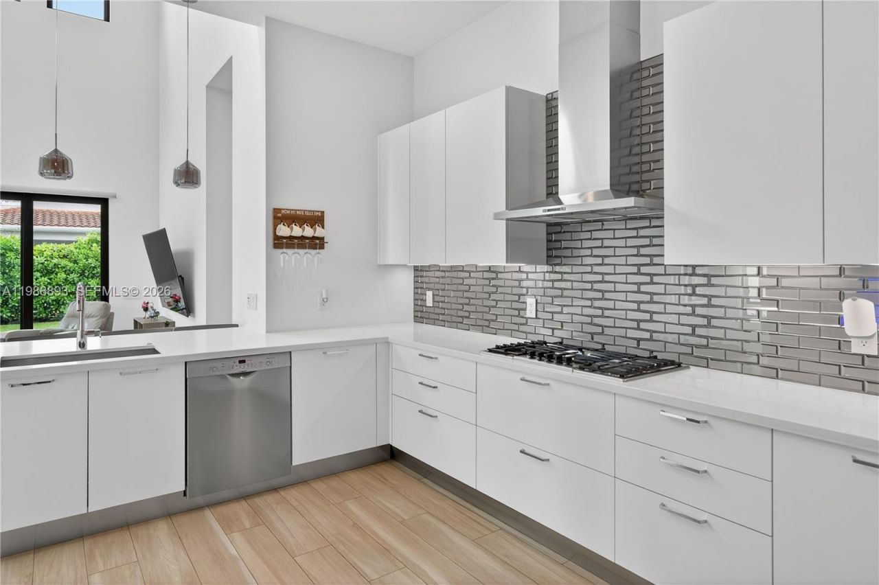 5999 E Brookfield Cir E , Hollywood, FL 33312 Photo