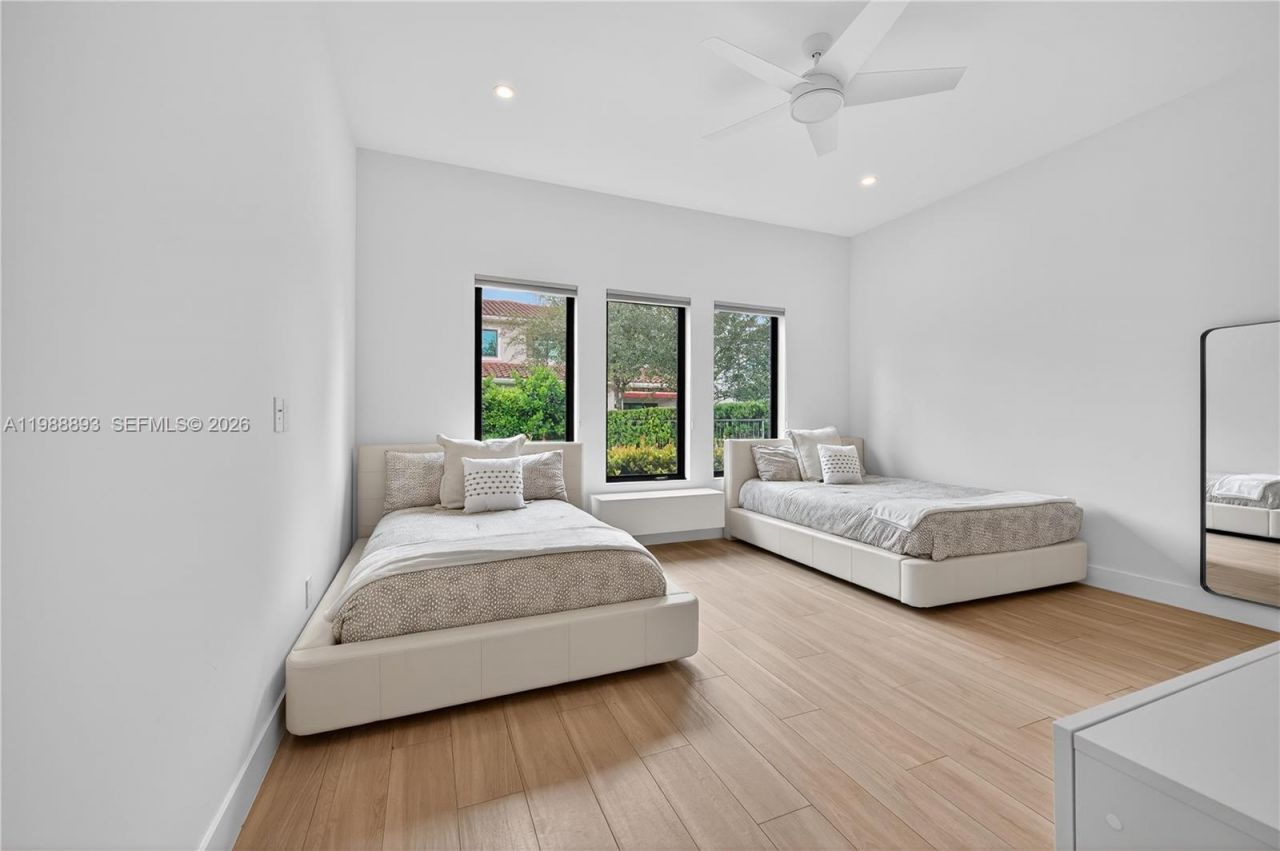 5999 E Brookfield Cir E , Hollywood, FL 33312 Photo