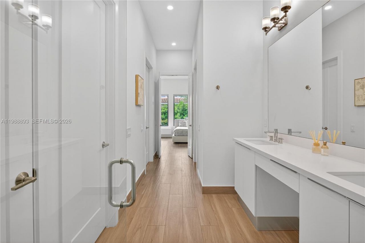 5999 E Brookfield Cir E , Hollywood, FL 33312 Photo