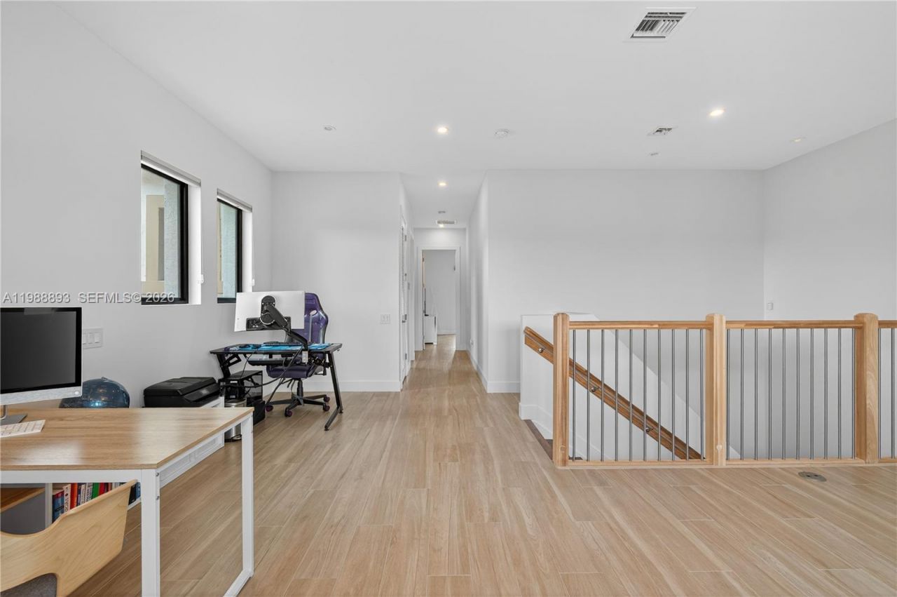 5999 E Brookfield Cir E , Hollywood, FL 33312 Photo